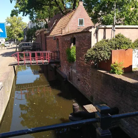 公寓 Historic City With Private Parking